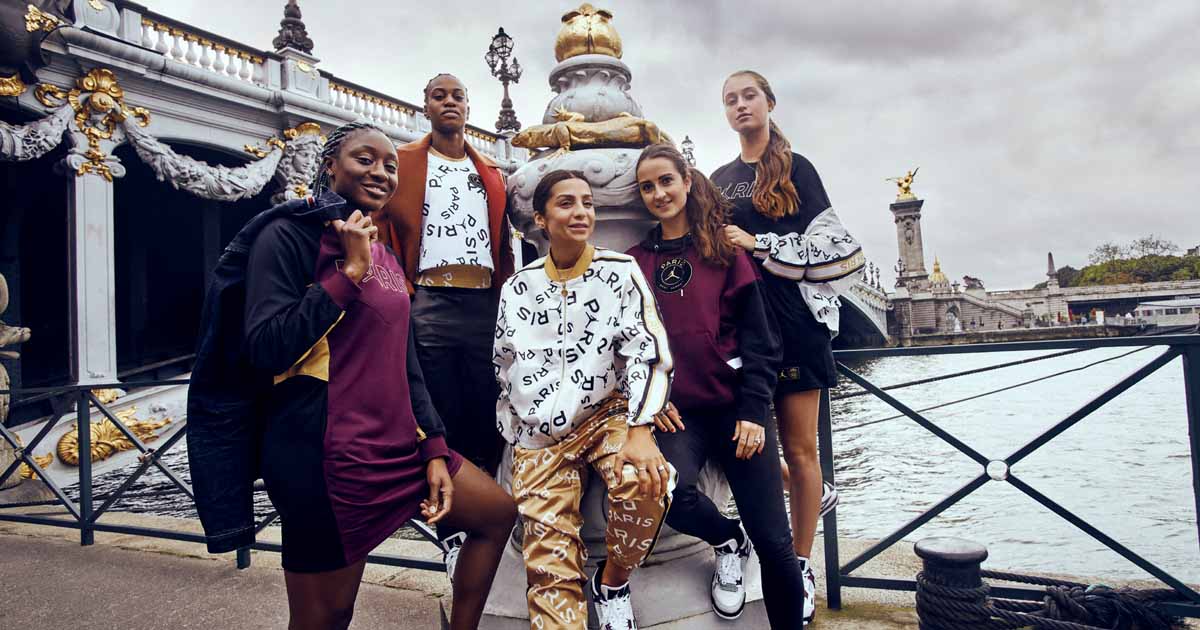 PSG Feminines Leave The Pitch Behind For A Photoshoot In Paris