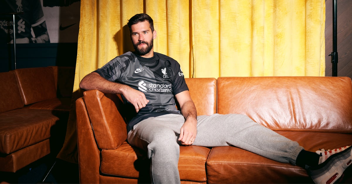 Liverpool Jersey Goalkeeper Kit Alisson Becker, Men's Fashion