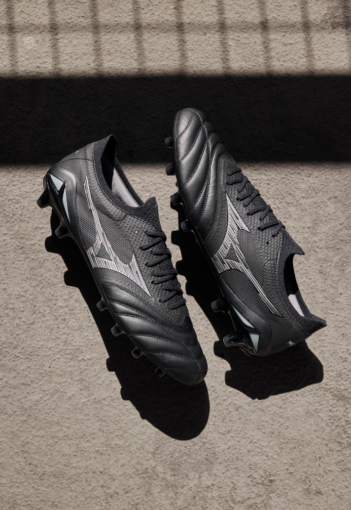 Mizuno blackout boots online