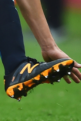 Jesus navas outlet new balance boots