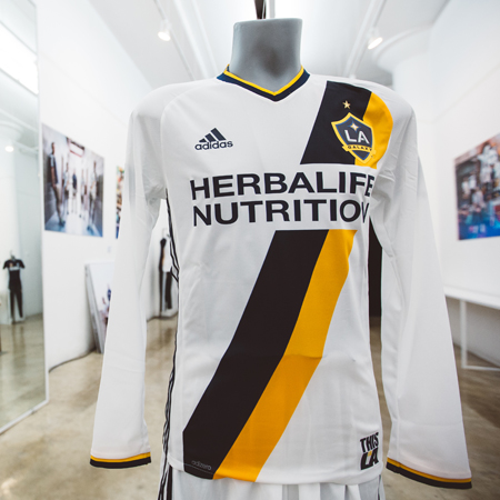 LA Galaxy unveil new primary jersey for 2016