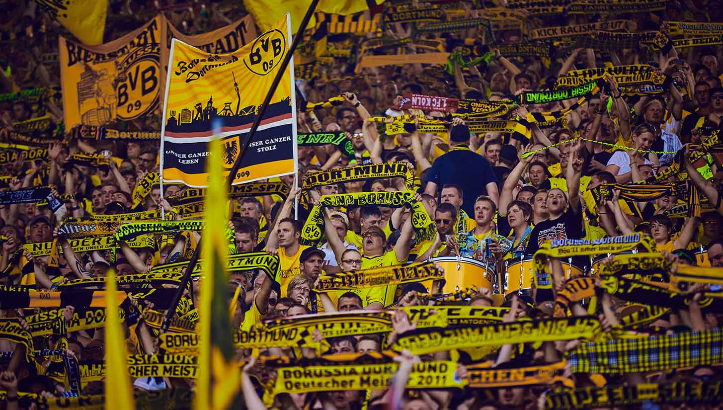 Dortmund Wall - Borussia Dortmund Players Applaud Empty Yellow Wall