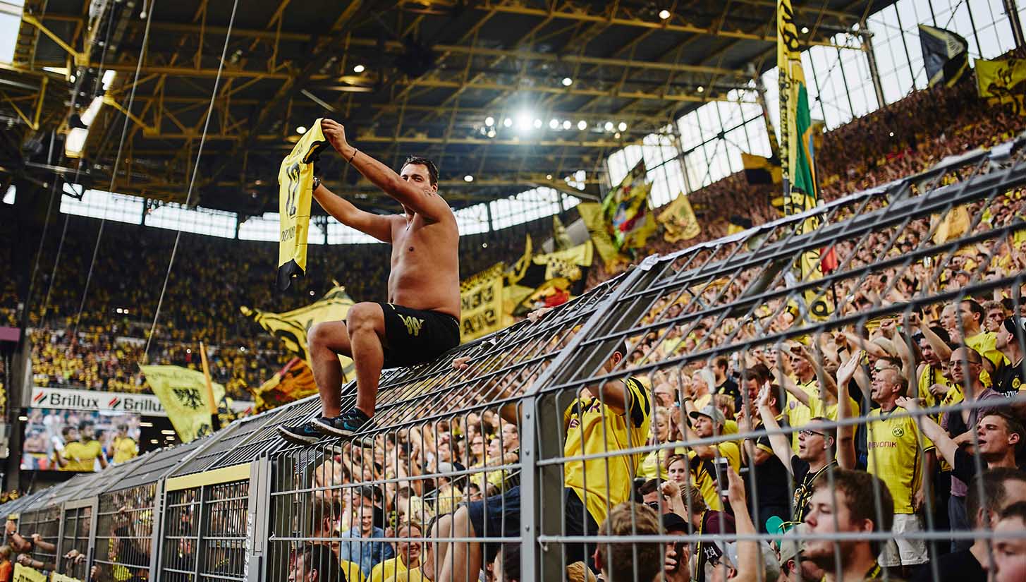 The Yellow Wall | Borussia Dortmund - SoccerBible