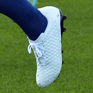 Aaron Ramsey wearing New Balance football boots : r/Gunners
