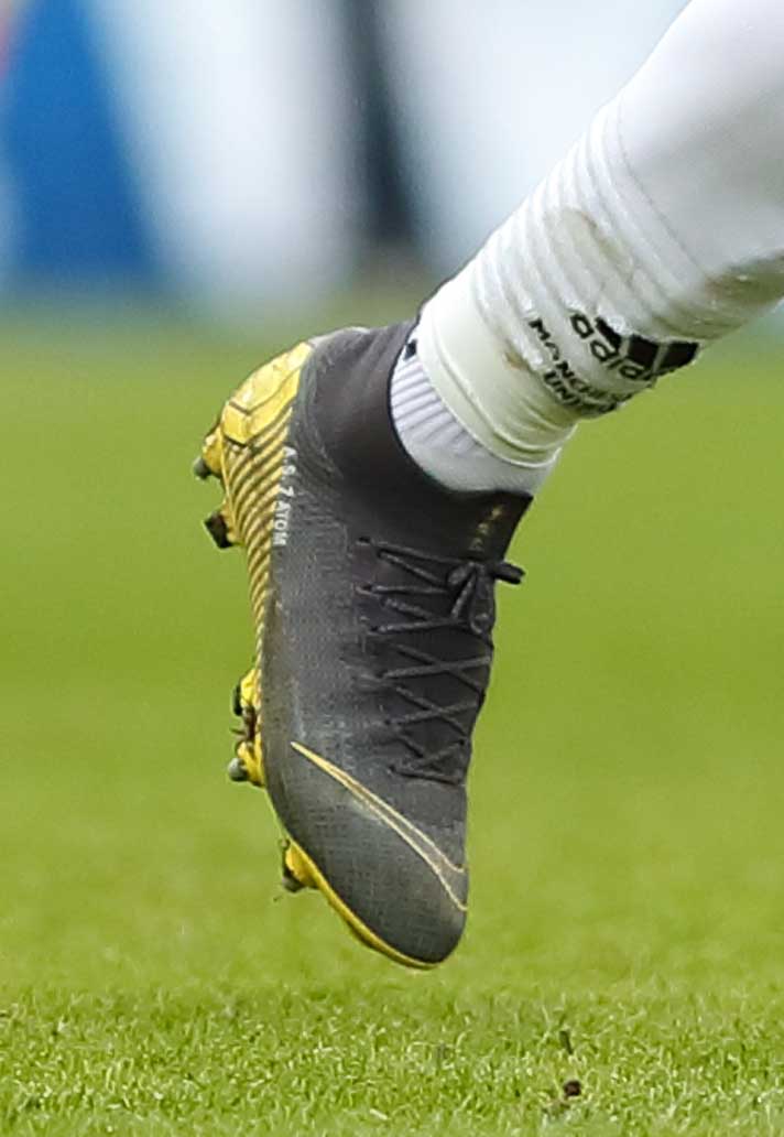 sanchez2-boot-spotting-04-02.jpg